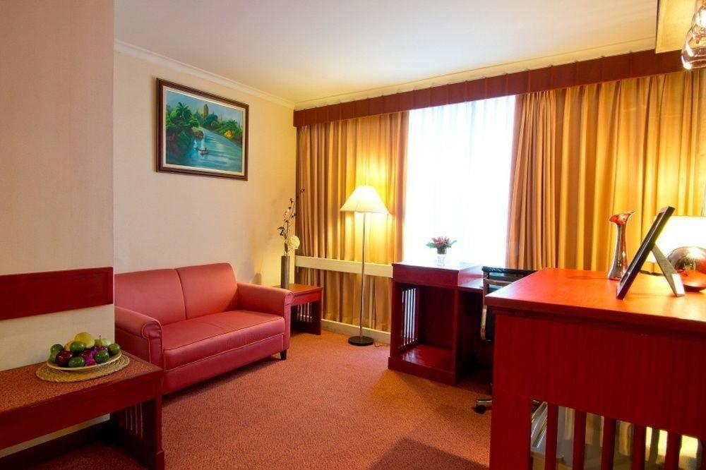 Manhattan Hotel Bangkok Kültér fotó